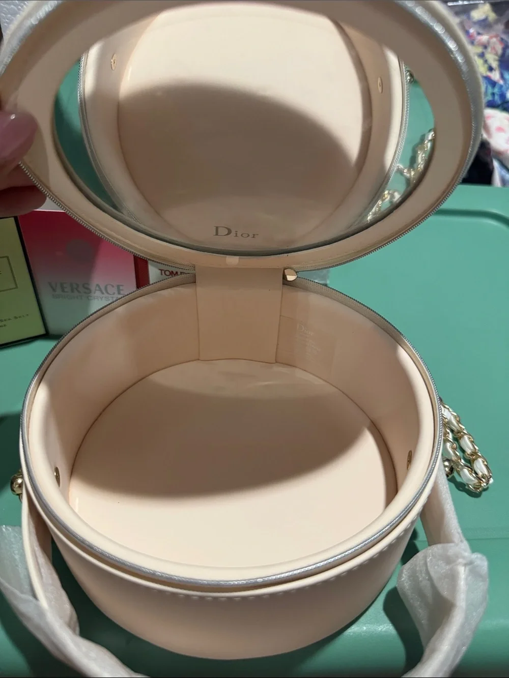 New GWP Dior Round Cosmetic Case with free perfume samples